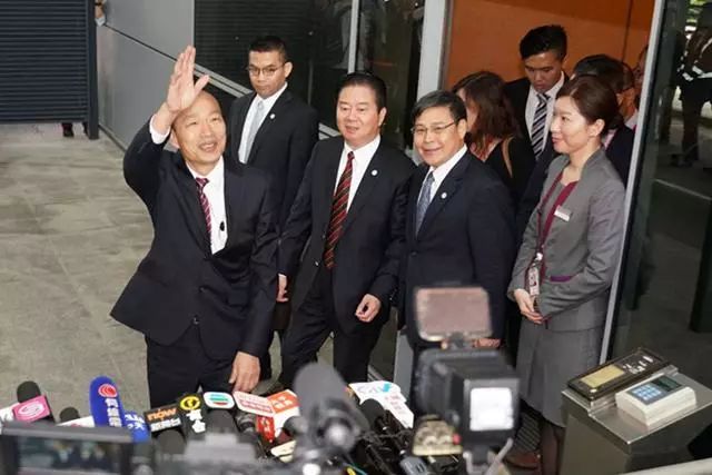韩国瑜拜会香港特首 访问首站就收获满满