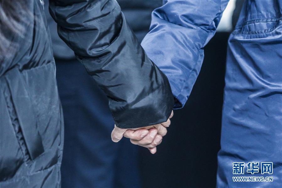 「新华网」携手抗“疫”的医者夫妻：我们将一起并肩战斗