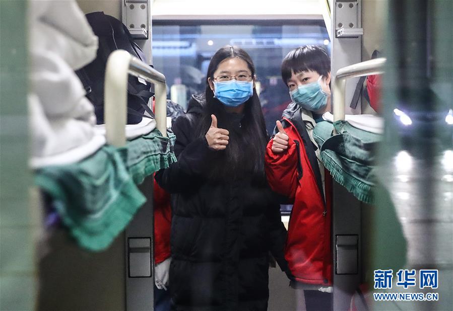 「新华网」携手抗“疫”的医者夫妻：我们将一起并肩战斗