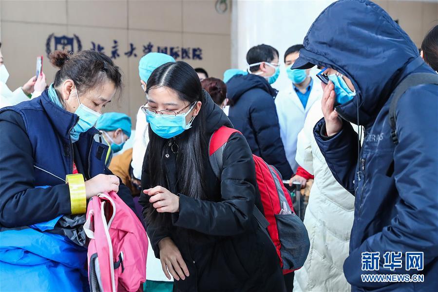 「新华网」携手抗“疫”的医者夫妻：我们将一起并肩战斗