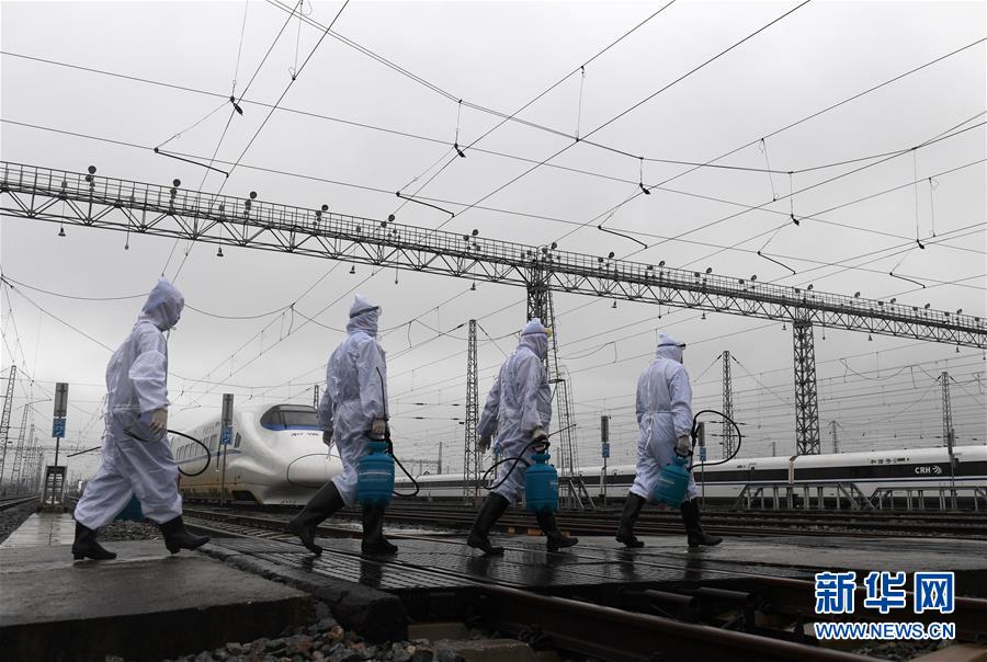 广西南宁：列车消毒防疫情