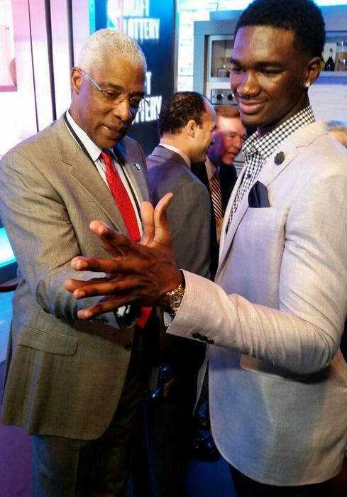 联盟知名大手怪:小卡用作标志 乔丹麦蒂最帅 -