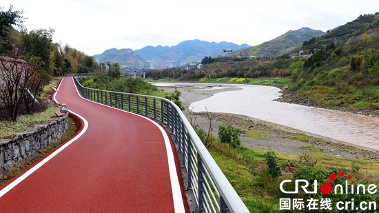 贵州赤水：旅游路载着山乡群众奔小康