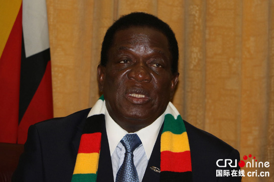 图片默认标题_fororder_津巴布韦总统姆南加古瓦接受采访 拷贝