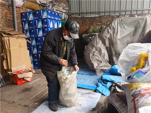 【战“疫”·人物】铜川市印台区八旬收废品老人李艾虎为抗“疫”捐款1万元人民币