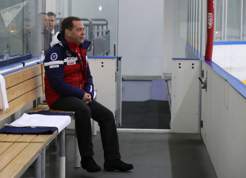 「海外网」普京和白俄罗斯总统组队打冰球 13:4赢下比赛