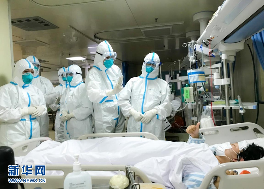 [新华网]多地一线抗疫医务人员工作影像实录