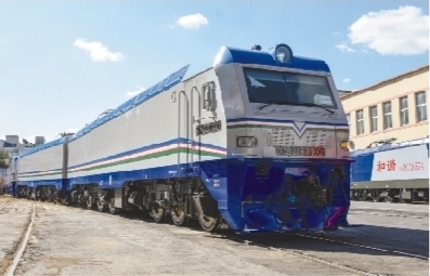 大连产12轴电力机车出口乌兹别克斯坦