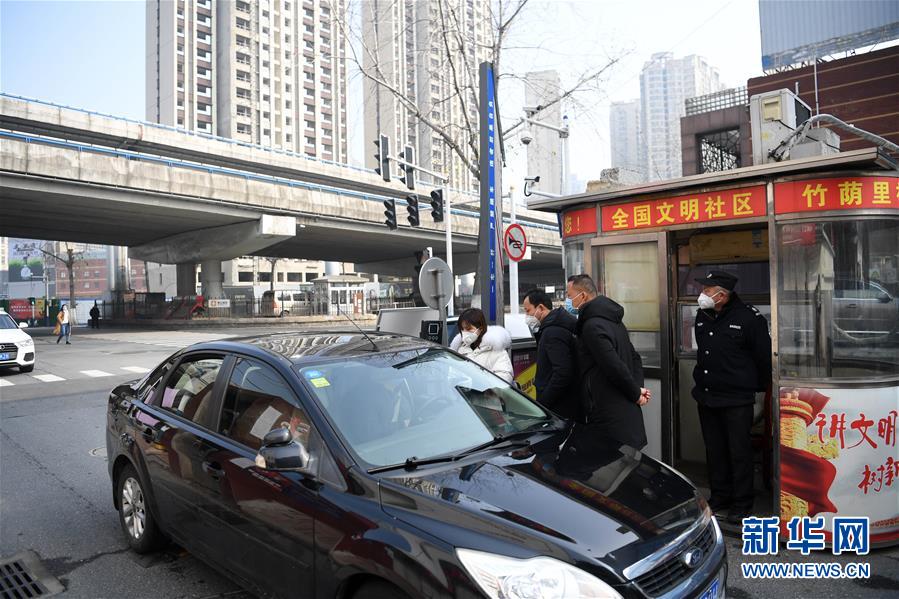 #新华网#当亿万只手紧握在一起……——战“疫”一线感受中国力量