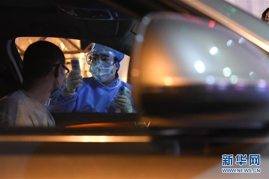 #新华网#当亿万只手紧握在一起……——战“疫”一线感受中国力量