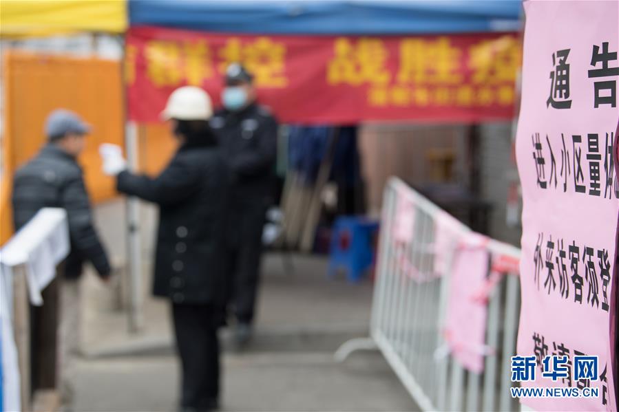 #新华网#当亿万只手紧握在一起……——战“疫”一线感受中国力量