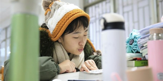 考研学生备考忙