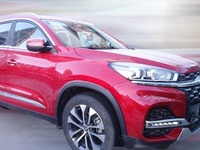 汽车频道【据说】换装7速双离合 曝奇瑞瑞虎8新车谍照