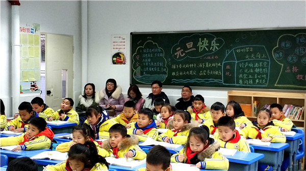 图片默认标题_fororder_随堂听课（学府小学 供图）