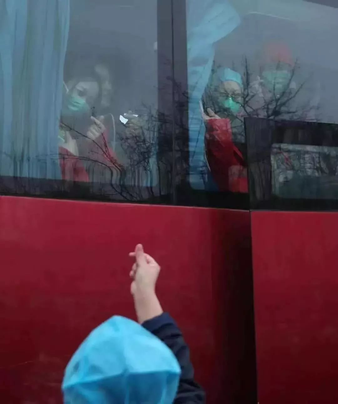 「国际在线」接力驰援武汉！高校“白衣战士”再出征