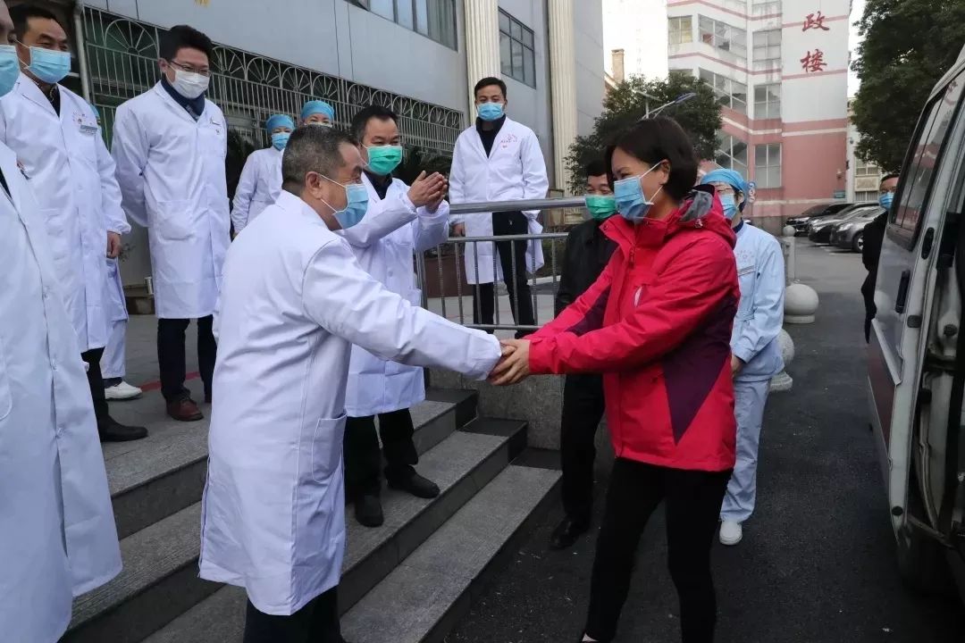 「国际在线」接力驰援武汉！高校“白衣战士”再出征