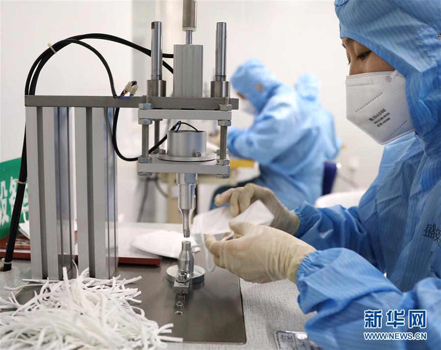 新华网@走近N95口罩生产线