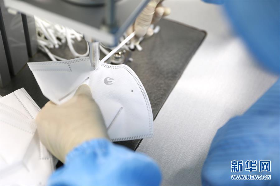 新华网@走近N95口罩生产线