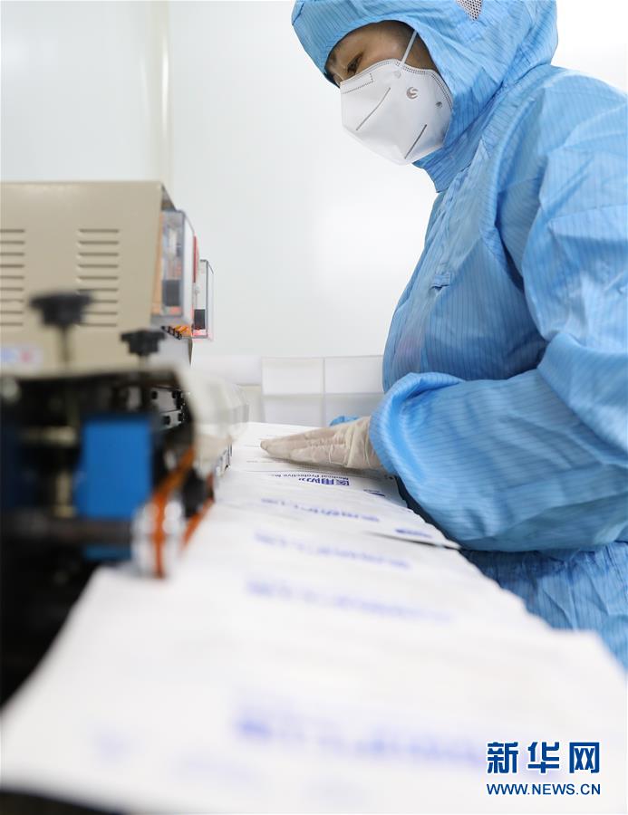 新华网@走近N95口罩生产线