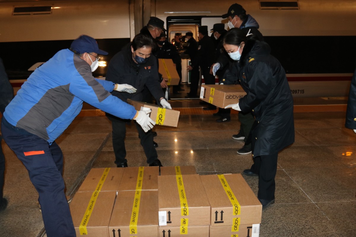 #北京日报#武汉站“头雁”：16分钟转运700多箱医疗物资直奔火神
