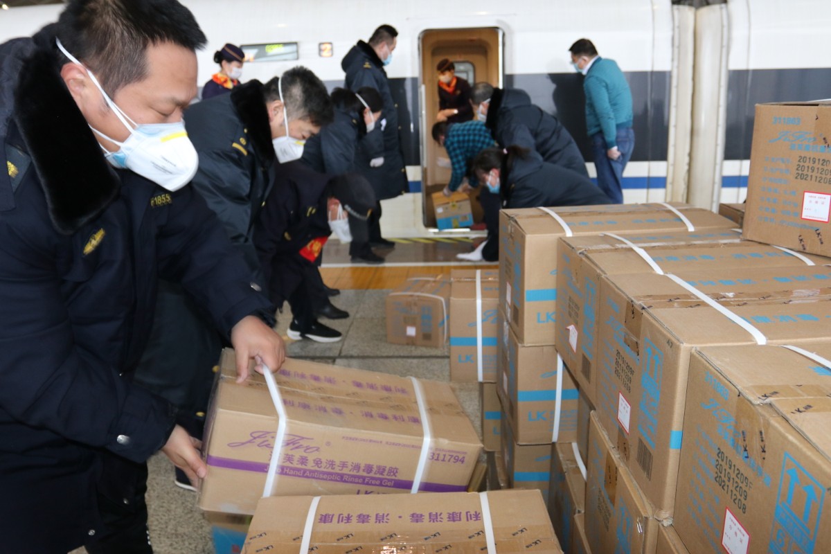 #北京日报#武汉站“头雁”：16分钟转运700多箱医疗物资直奔火神