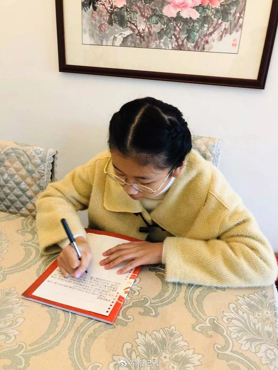 解放军报@元宵节，女儿写给在战“疫”一线爸爸的信：我为你骄傲