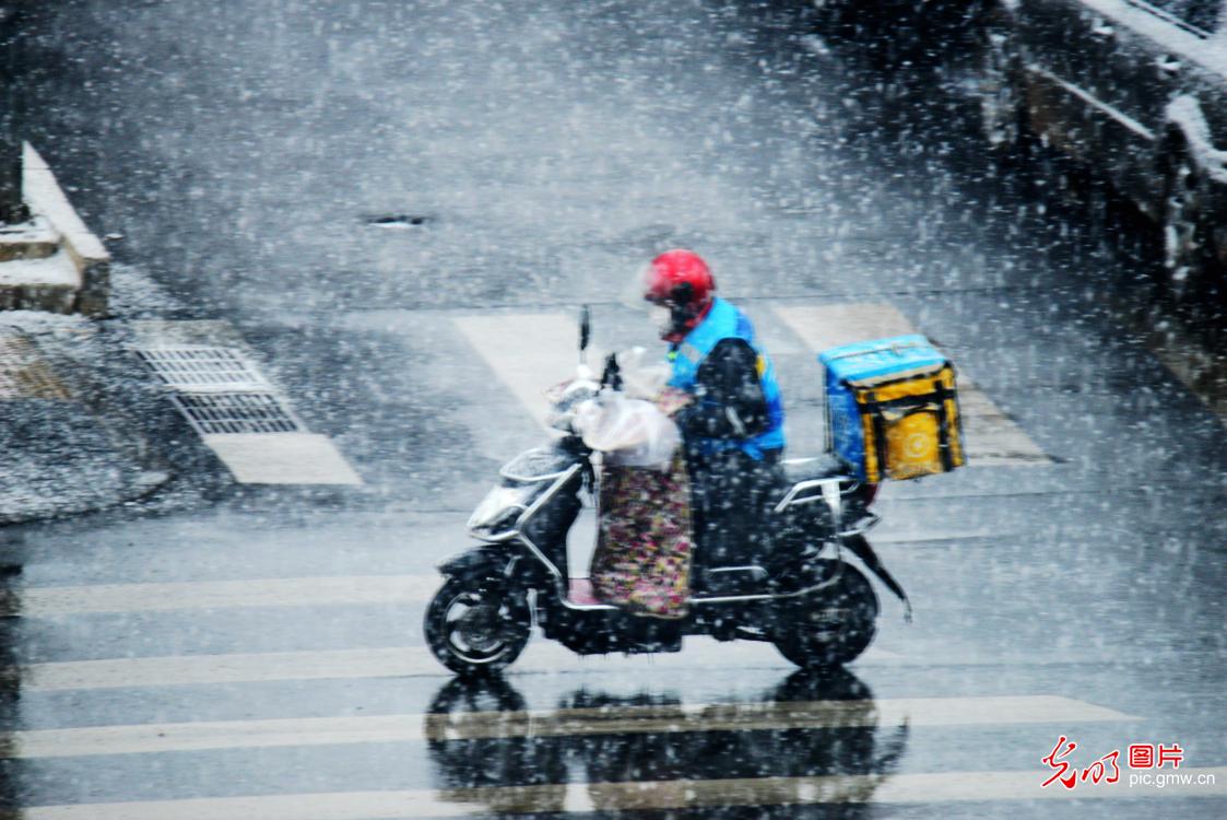 光明网■【光明图刊】战“疫”中的坚强后盾