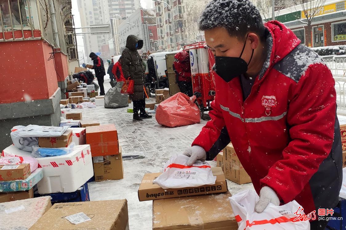 光明网■【光明图刊】战“疫”中的坚强后盾