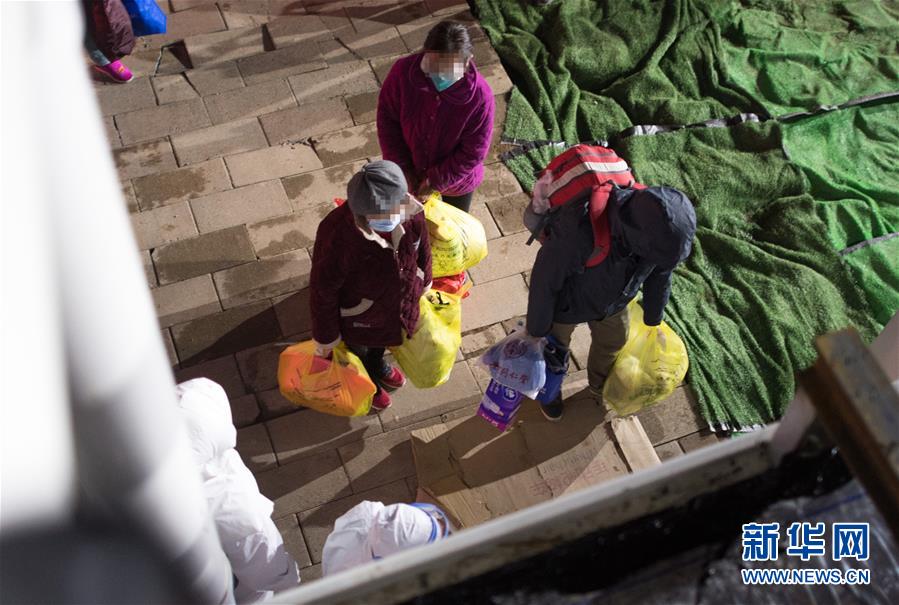 新华网：武汉雷神山医院收治首批患者