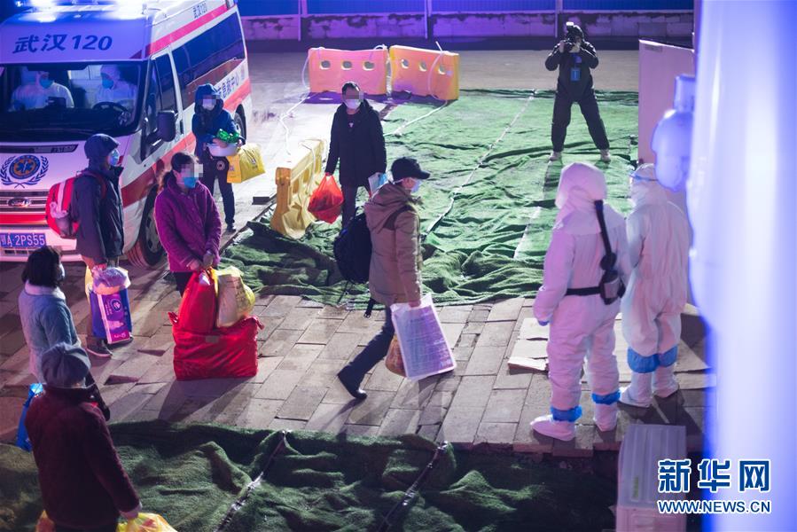 新华网：武汉雷神山医院收治首批患者