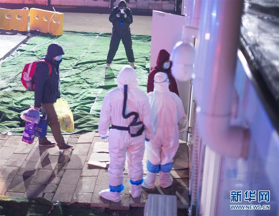 新华网：武汉雷神山医院收治首批患者