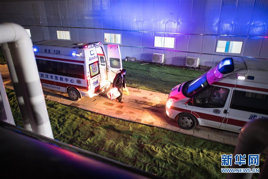 新华网：武汉雷神山医院收治首批患者