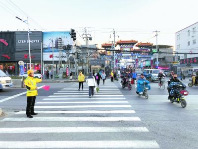 北京“回天”地区上岗交通安全志愿者 为交通秩序环境贡献力量