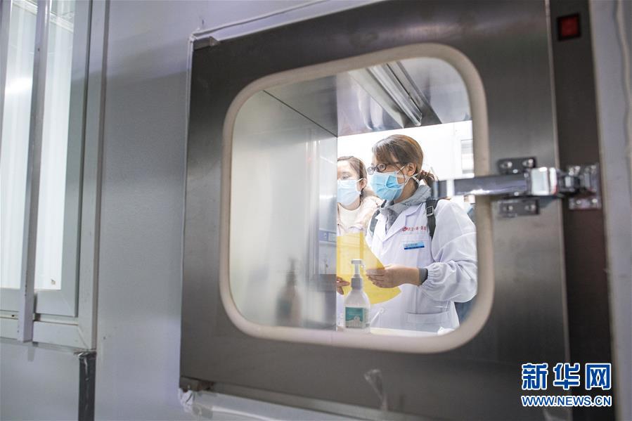 新华网@探访武汉雷神山医院首批医疗队