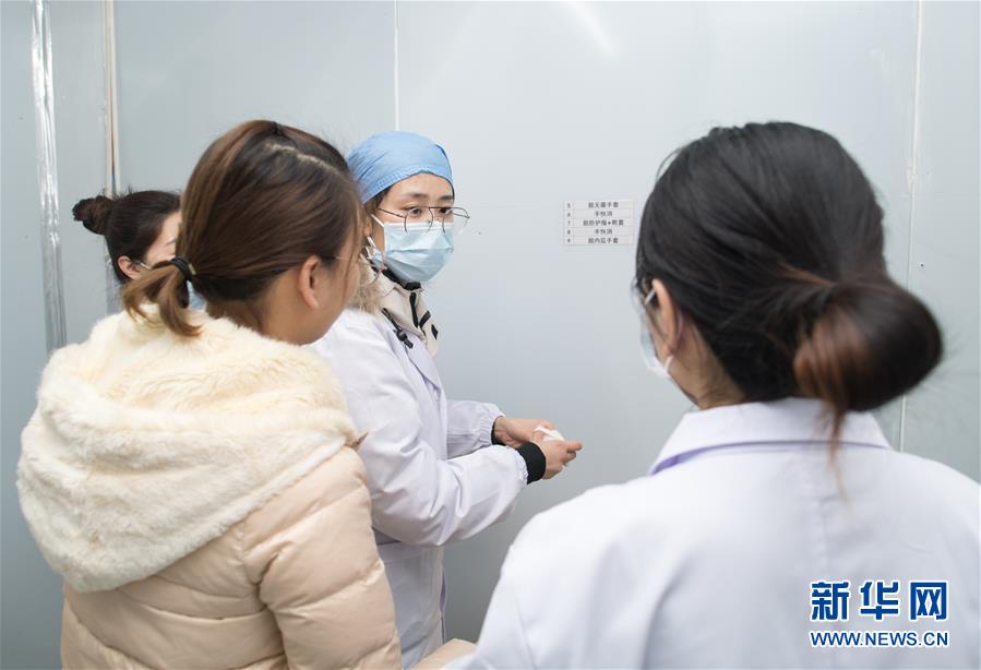 新华网@探访武汉雷神山医院首批医疗队