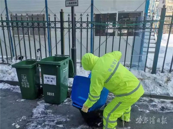 哈尔滨南岗区对确诊病例、疑似病例封闭单元进行生活垃圾专业化处理