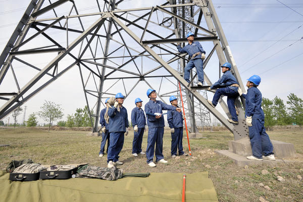 【中国梦·大国工匠篇】河南国网电力人朱玉伟:36年不断创新突破技术