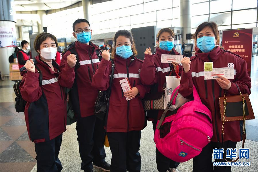 【新华网】多地增派医疗队支援湖北