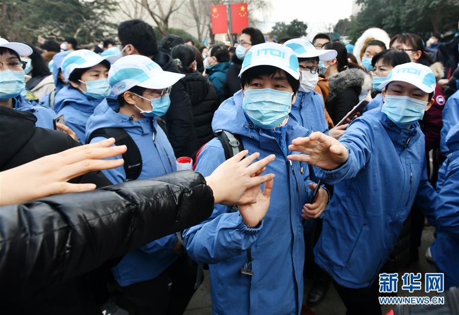 【新华网】多地增派医疗队支援湖北