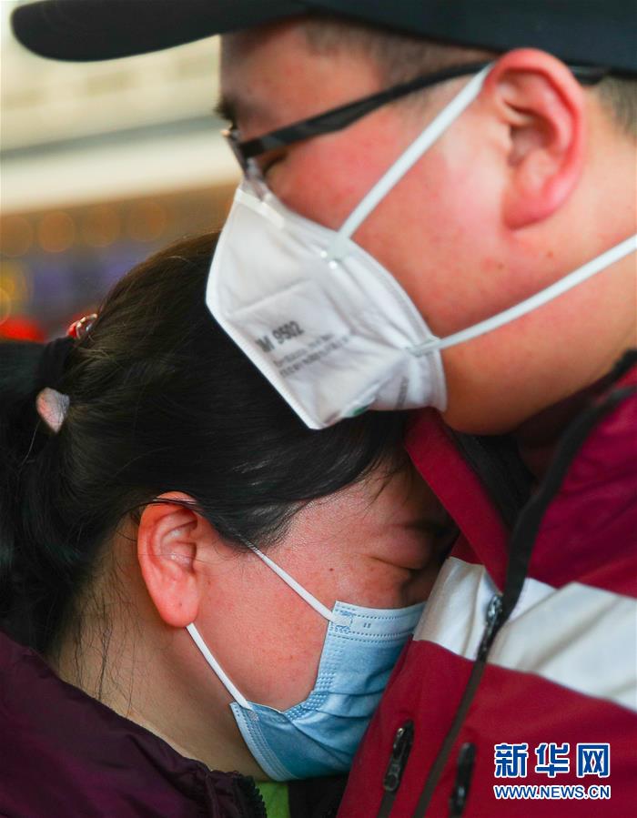 【新华网】多地增派医疗队支援湖北