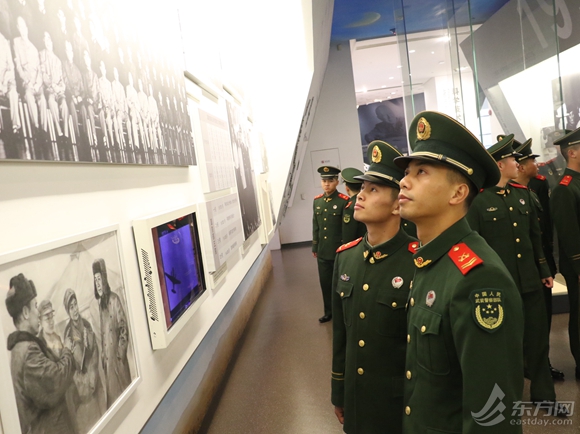 军校共建：驻沪武警官兵走进上海交大校园互动学习
