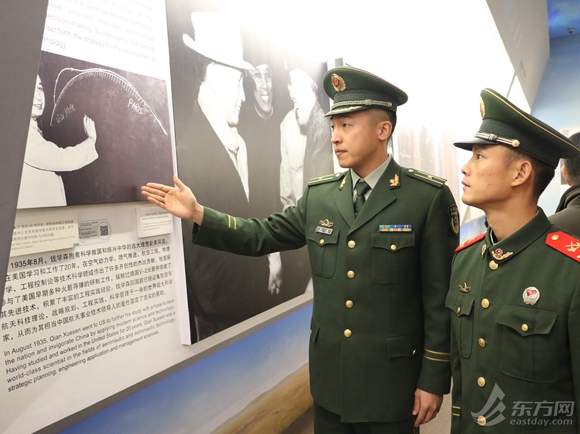 军校共建：驻沪武警官兵走进上海交大校园互动学习