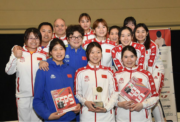 中国女重收获世界杯团体银牌 基本锁定东京奥运资格
