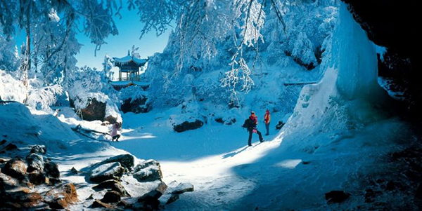 （过审）通稿：（导航眉山）四川瓦屋山 冰雪美景惹人醉