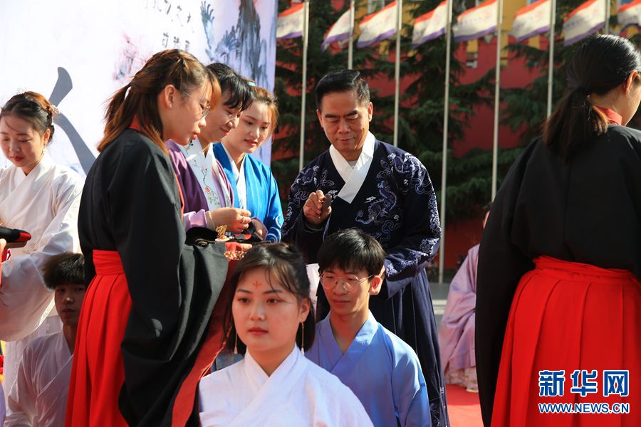 郑州西亚斯举办第22届国际文化节