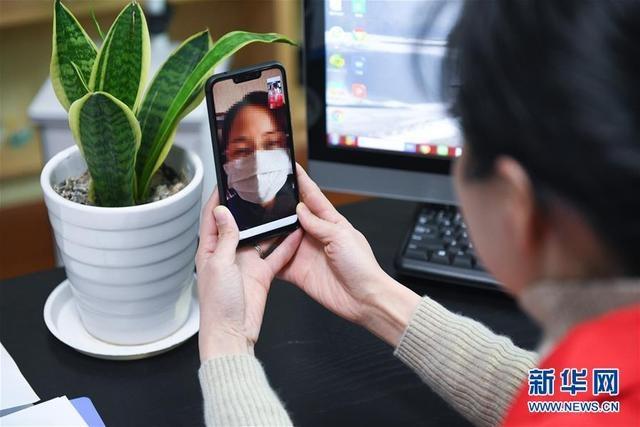 「海外网」海外网评：300余条心援热线，疫情里的“中国温度”