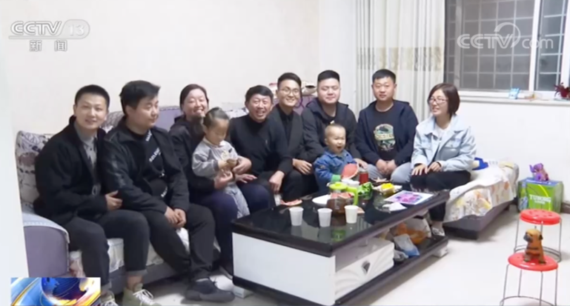 พ่อแม่คนซานตงสูญเสียลูกชายสุดที่รัก 8 ปีก่อน ตอนนี้กลับมีลูก 20 กว่าคน