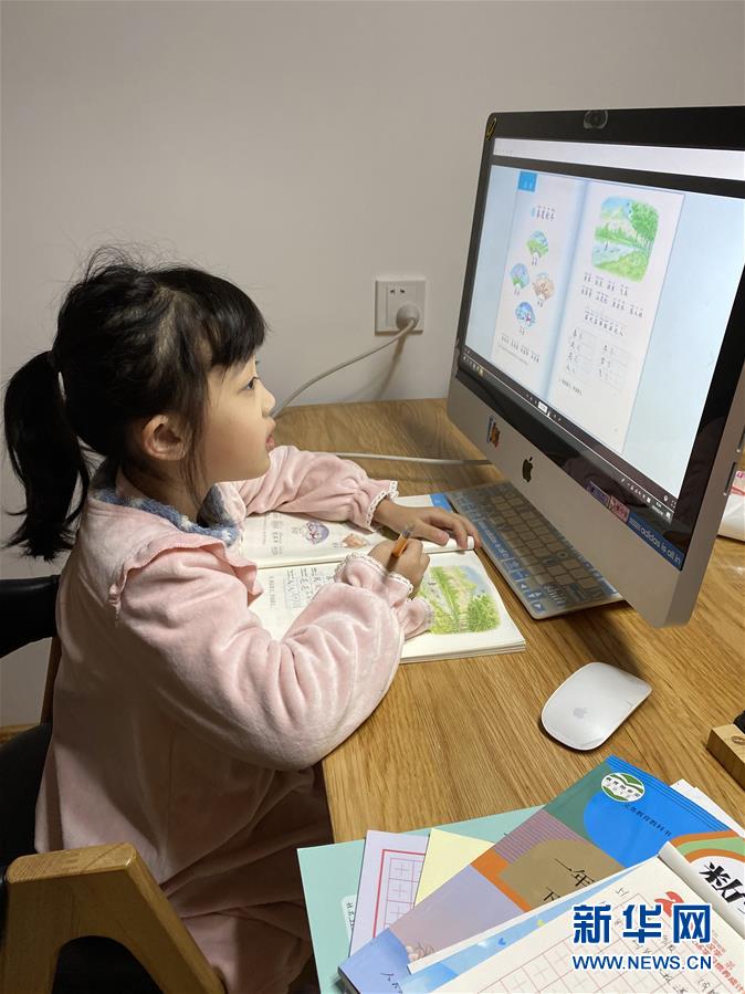 [新华网]福州市为中小学生开设网上课堂