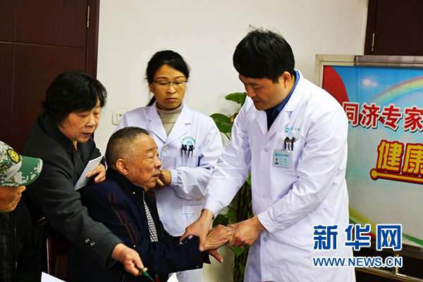 “医联体”带来福利 武汉社区居民集中面诊同济专家