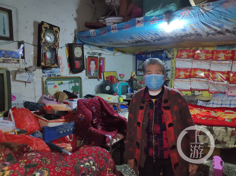 重庆晨报@重庆87岁老人捐出20万积蓄 是她卖针线30年攒下的“分分